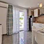By Interhome Apartmán Šilo