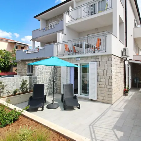 By Interhome Apartament