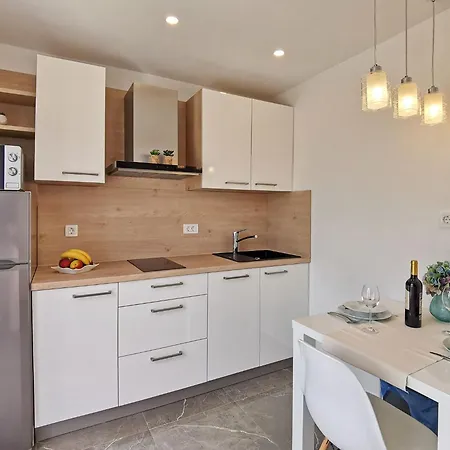 By Interhome Apartamento Šilo
