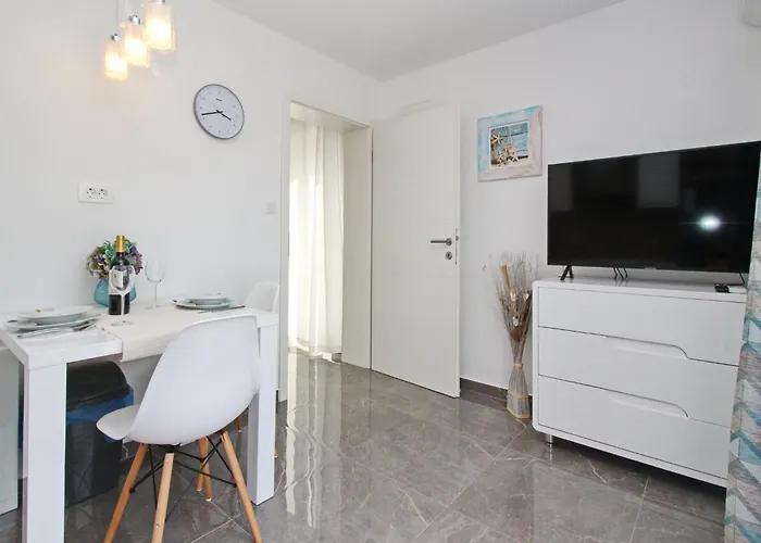 By Interhome Appartement Šilo